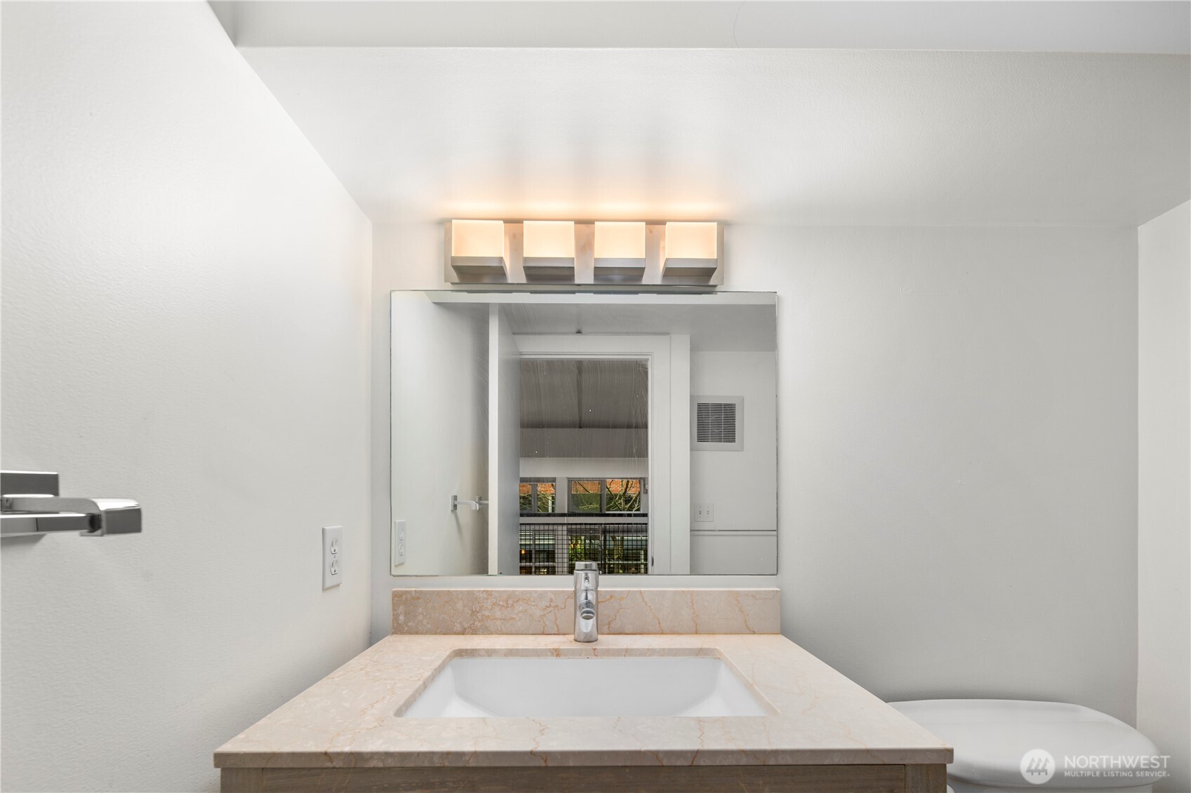 530 Broadway East, Unit 114 Seattle, WA 98102 - Photo 22 of 35