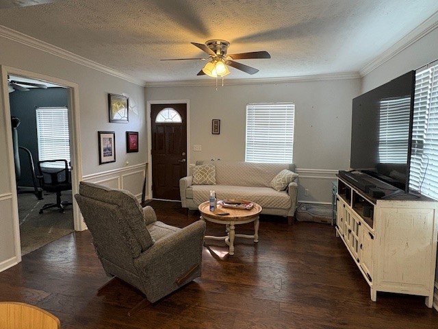 125 McGinness Avenue Carthage, TN 37030 - Photo 17 of 28 a living room with furniture and a wooden floor