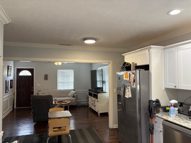 125 McGinness Avenue Carthage, TN 37030 - Photo 20 of 27 a living room with furniture and a wooden floor