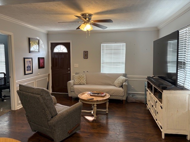 125 McGinness Avenue Carthage, TN 37030 - Photo 6 of 27 a living room with furniture and a fireplace