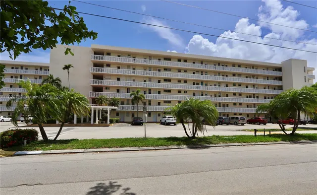 $249,900 | 2920 Point E Drive, Unit N208, Aventura, FL 33160
