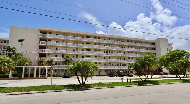 $249,900 | 2920 Point E Drive, Unit N208, Aventura, FL 33160