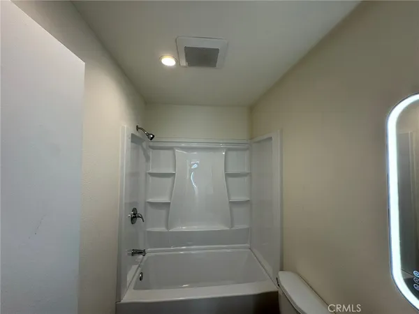 $2,995 | 700 West 3rd Street, Unit B107, Santa Ana, CA 92701