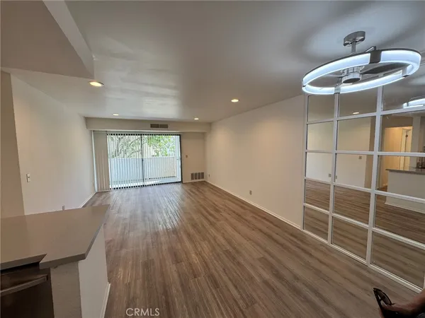 $2,995 | 700 West 3rd Street, Unit B107, Santa Ana, CA 92701