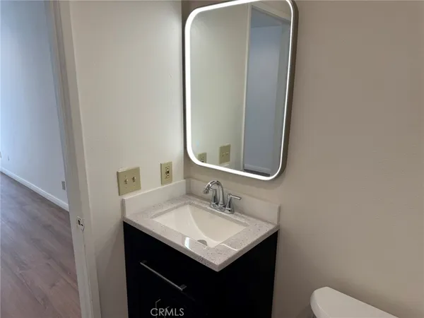 $2,995 | 700 West 3rd Street, Unit B107, Santa Ana, CA 92701