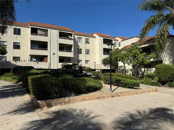 $2,995 | 700 West 3rd Street, Unit B107, Santa Ana, CA 92701