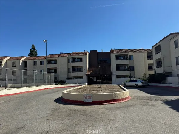 $2,995 | 700 West 3rd Street, Unit B107, Santa Ana, CA 92701