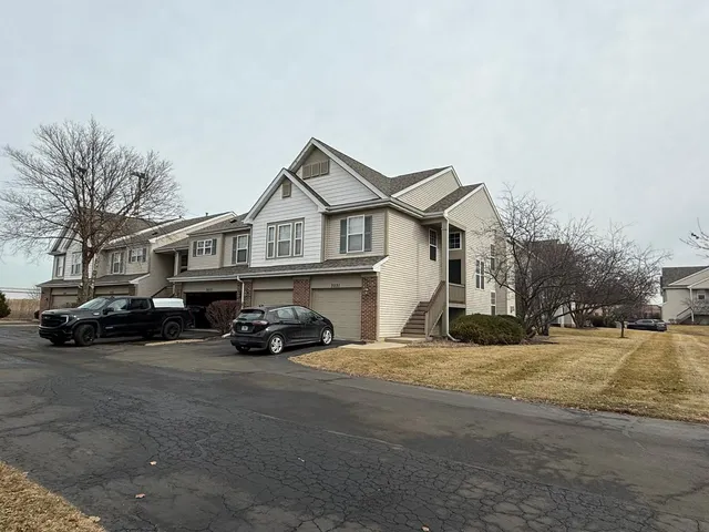 $3,200 | 3031 Saganashkee Lane, Naperville, IL 60564