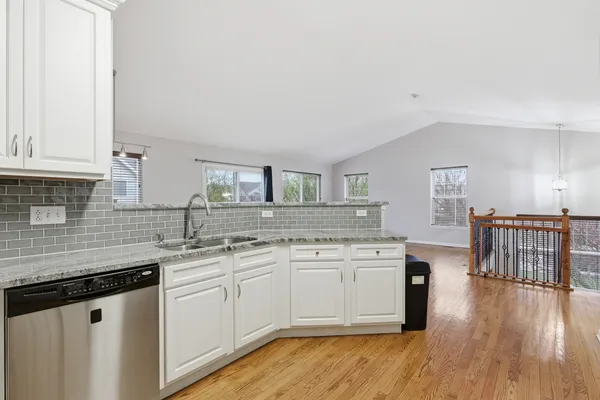 $3,000 | 3031 Saganashkee Lane, Naperville, IL 60564