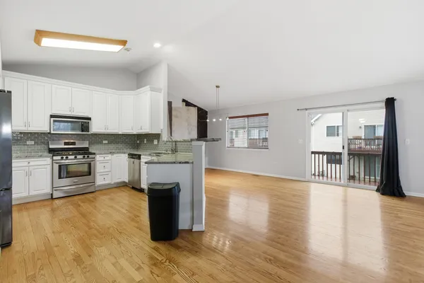 $3,000 | 3031 Saganashkee Lane, Naperville, IL 60564