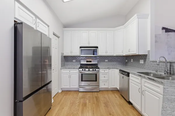$3,000 | 3031 Saganashkee Lane, Naperville, IL 60564