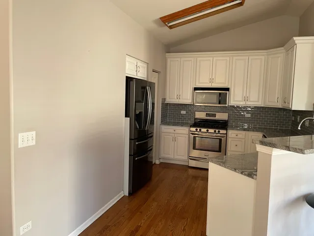 $3,200 | 3031 Saganashkee Lane, Naperville, IL 60564