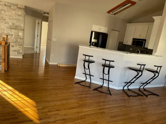 $3,200 | 3031 Saganashkee Lane, Naperville, IL 60564