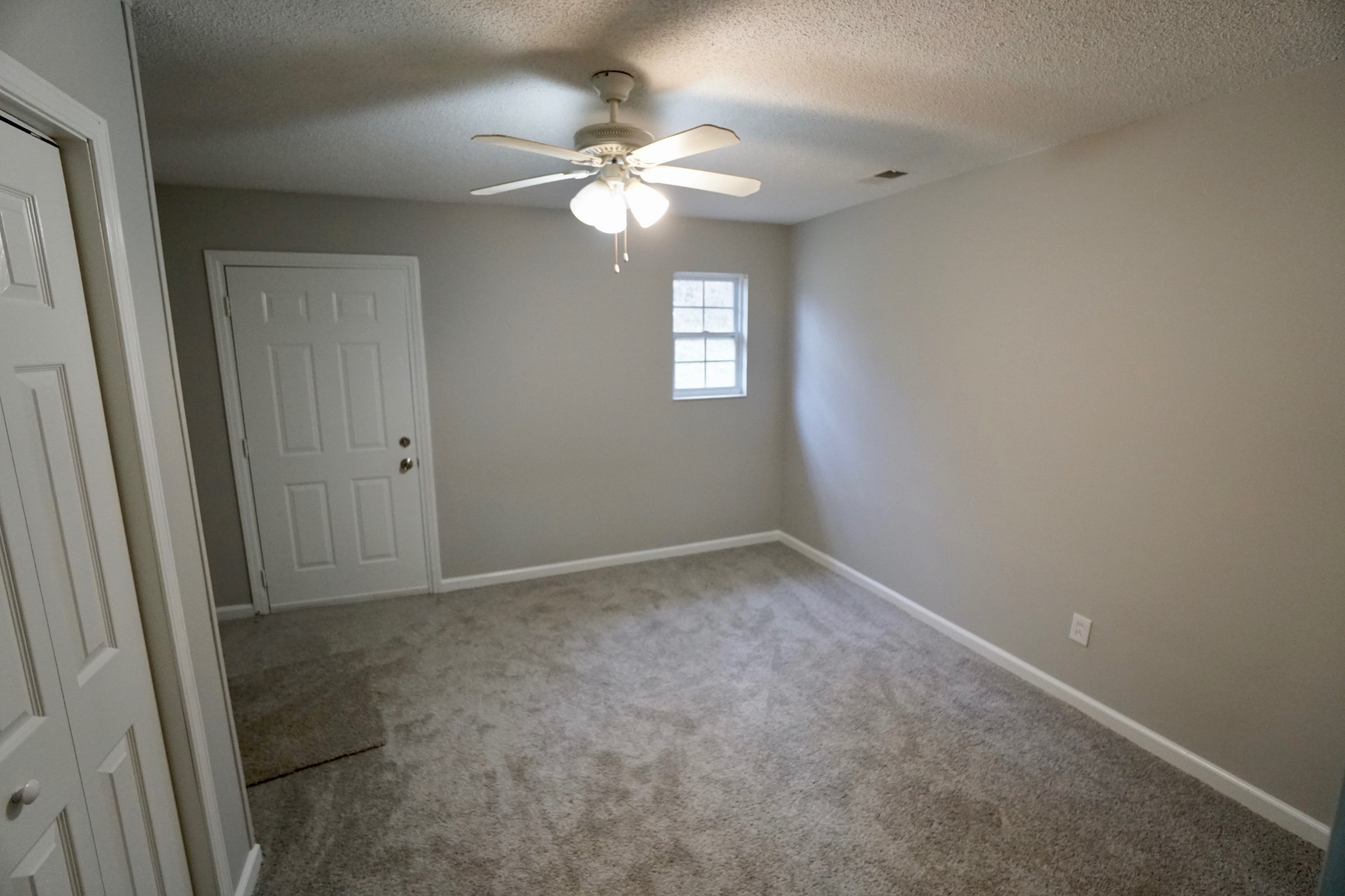 500 Paragon Mills Road, Unit B7 Nashville, TN 37211 - Photo 9 of 9 a view of an empty room with a chandelier fan