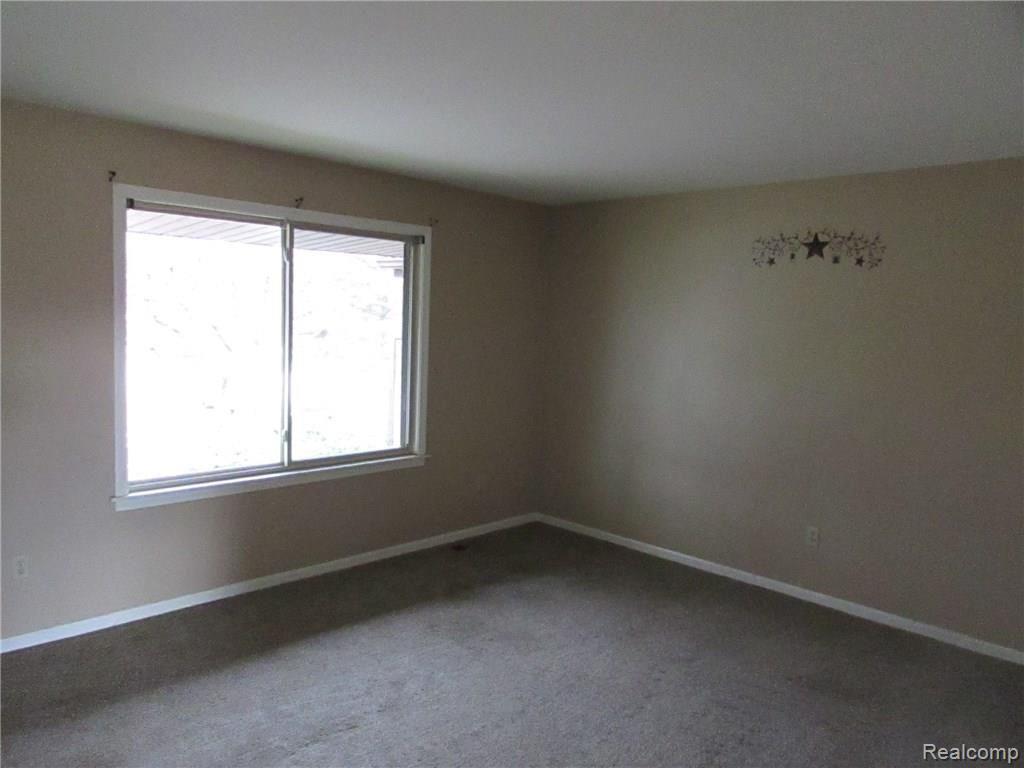 4432 North Vassar Road Flint, MI 48506 - Photo 9 of 21