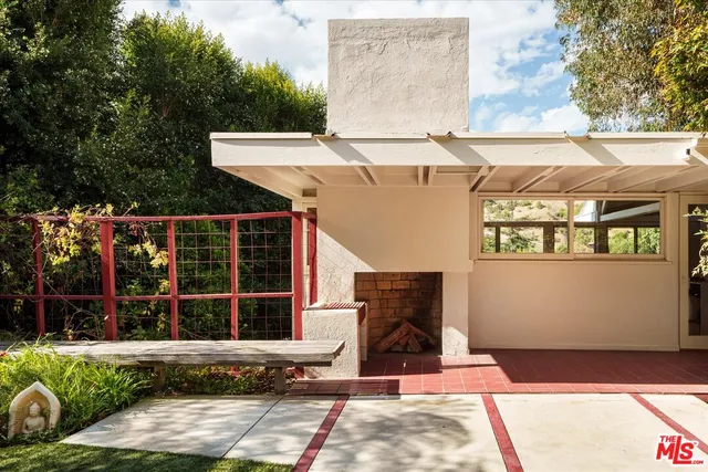 $2,495,000 | 2764 Outpost Drive, Los Angeles, CA 90068