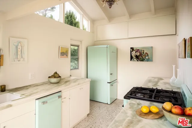 $2,495,000 | 2764 Outpost Drive, Los Angeles, CA 90068