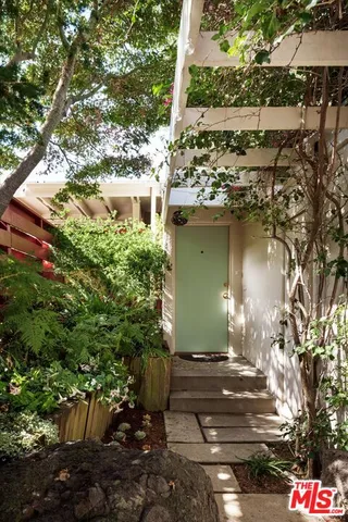 $2,495,000 | 2764 Outpost Drive, Los Angeles, CA 90068