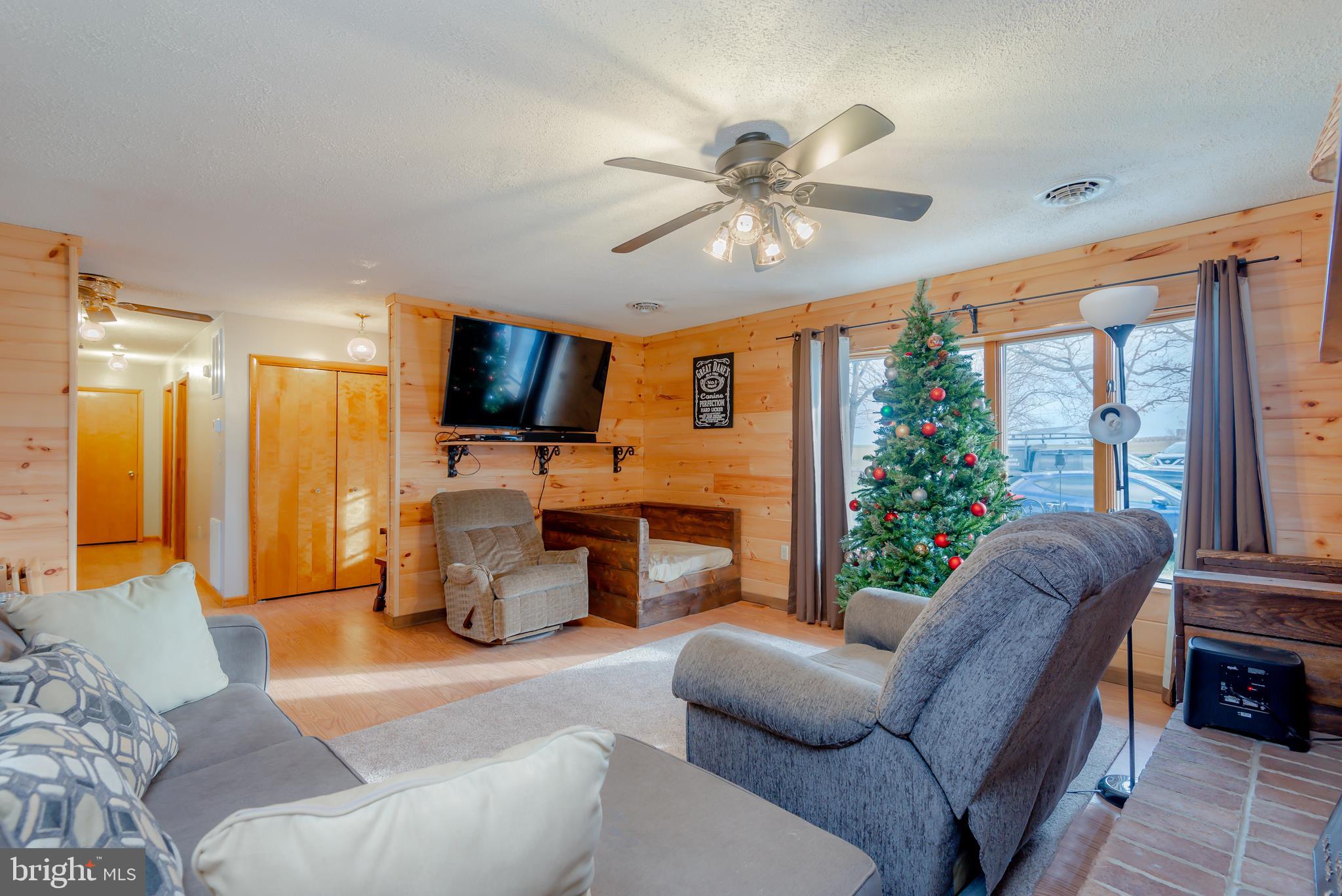 26 Jumper Road Shippensburg, PA 17257 - Photo 7 of 37 Living Room