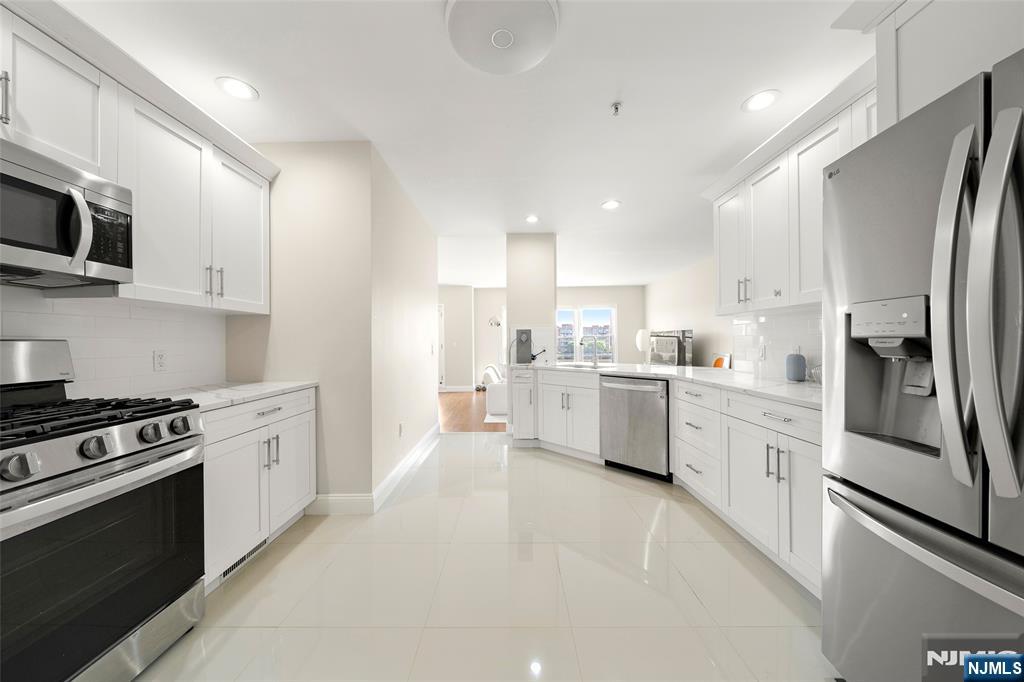 250 The Promenade Edgewater, NJ 07020 - Photo 9 of 22