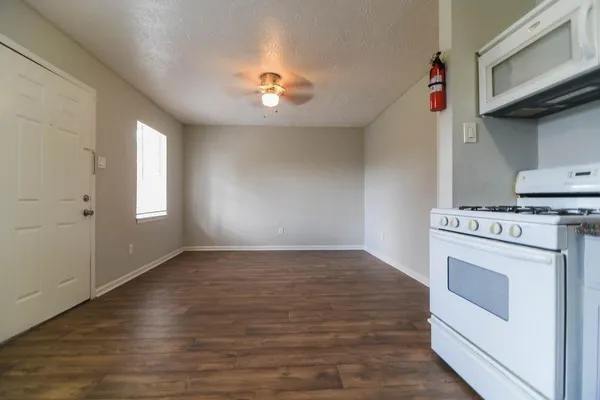 $775 | 311 Campbell Avenue, Unit 5, Pasadena, TX 77502