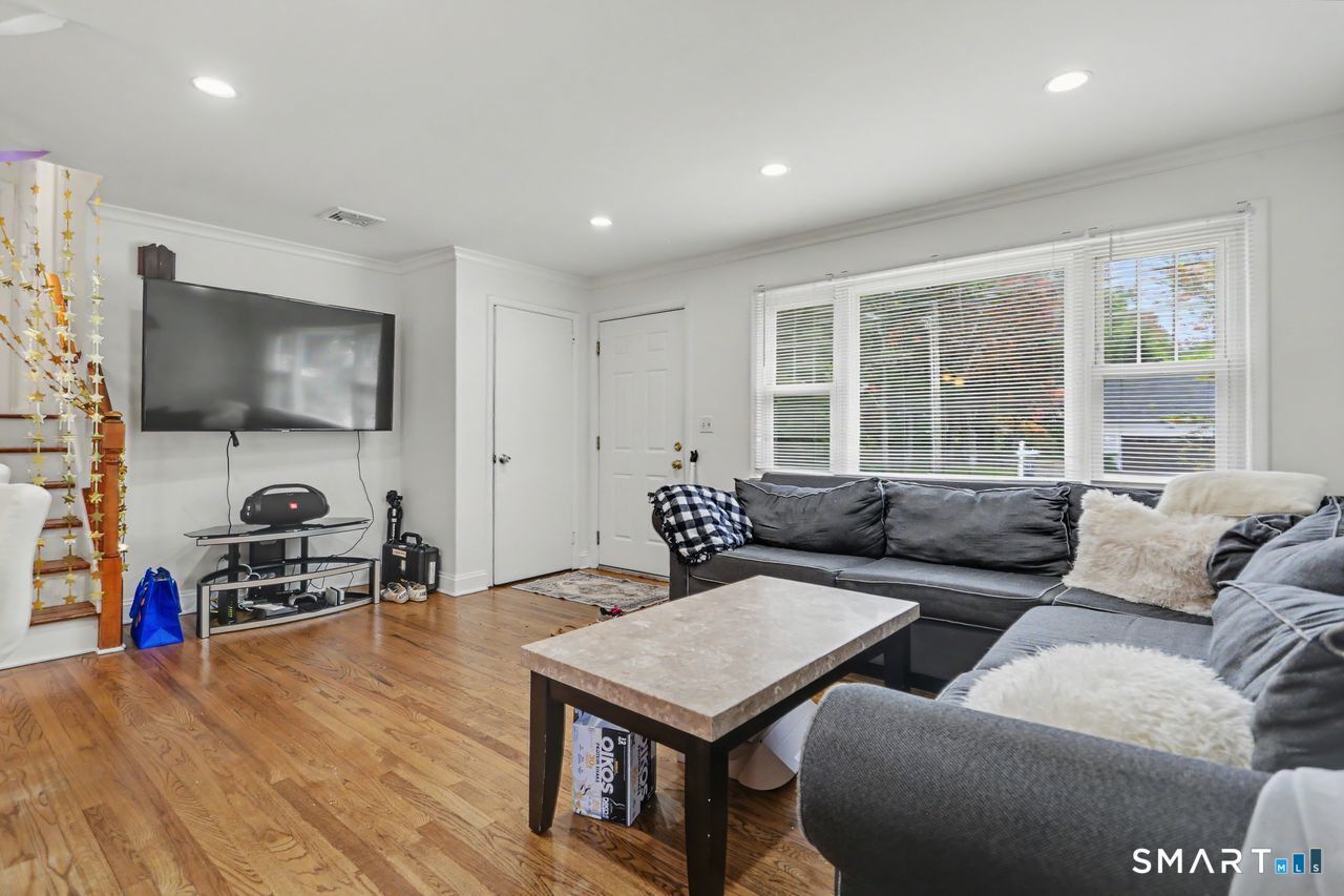 1991 Old Town Road Bridgeport, CT 06606 - Photo 12 of 30 Gallery Image 12