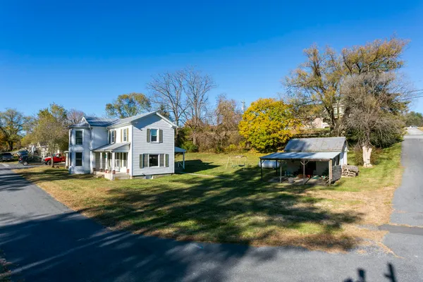 a view of a house with a yard