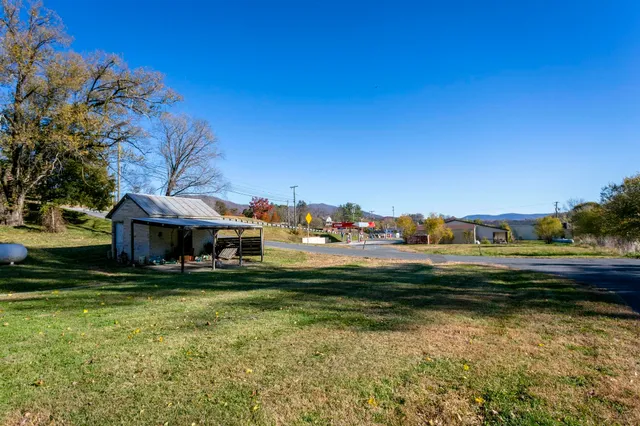 a view of a fountain in front of the house