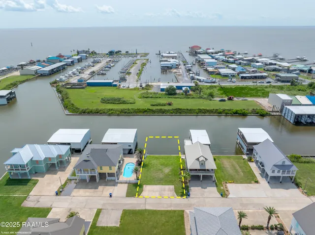 $150,000 | 138 Peninsula Drive, Franklin, LA 70538