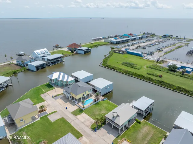 $150,000 | 138 Peninsula Drive, Franklin, LA 70538