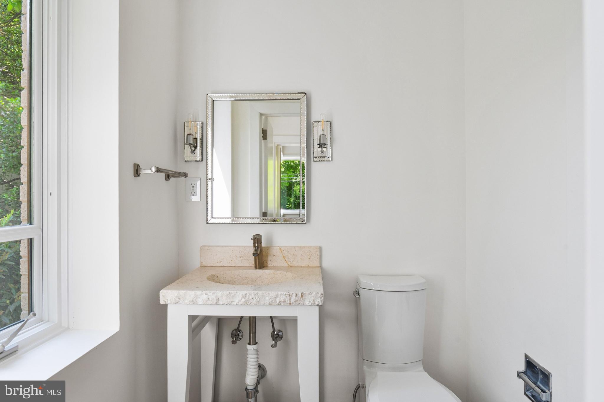 2920 Albemarle Street Northwest Washington, DC 20008 - Photo 15 of 49 Powder Room