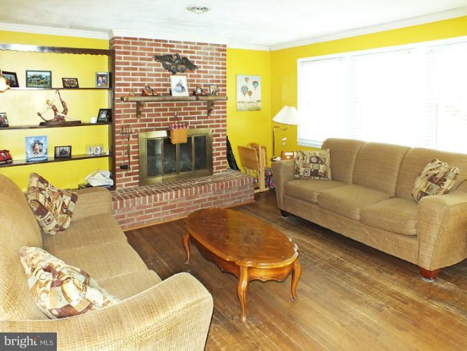 3702 Altondale Road Reisterstown, MD 21136 - Photo 17 of 20 Living Room