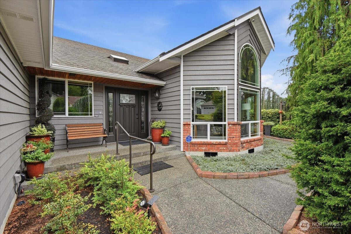 1123 Southwest Kalama Loop Oak Harbor, WA 98277 - Photo 28 of 34