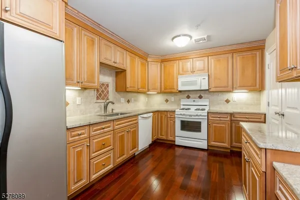 $3,500 | 286 South Avenue, Unit 296, Fanwood, NJ 07023