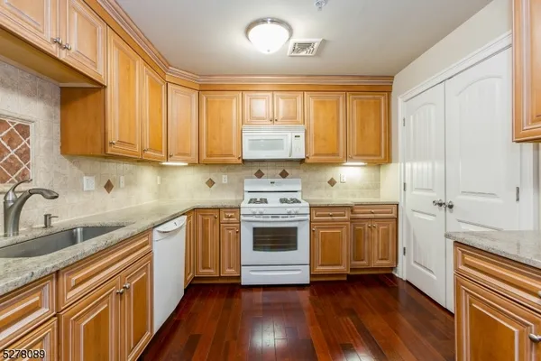 $3,500 | 286 South Avenue, Unit 296, Fanwood, NJ 07023