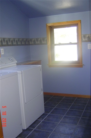 737 Hillcrest Road Milan, IL 61264 - Photo 8 of 12 Gallery Image 8