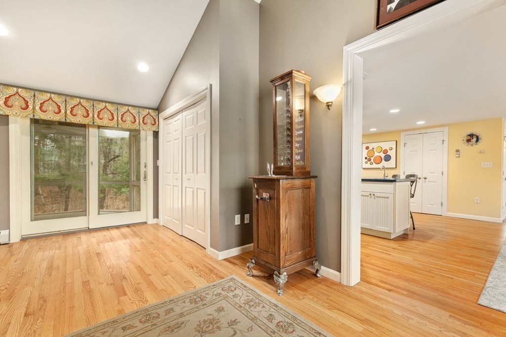 14 Walker Road Topsfield, MA 01983 - Photo 4 of 40 Gallery Image 4
