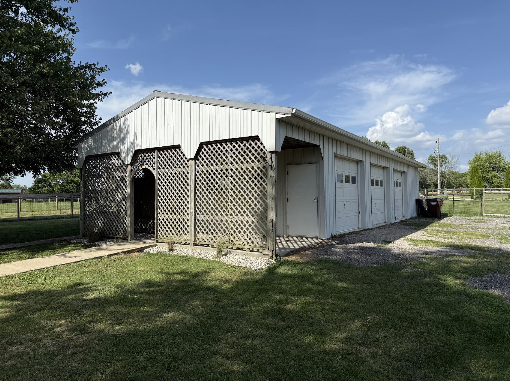 6086 Horseshoe Road Delaware, OH 43015 - Photo 21 of 32 garage 4