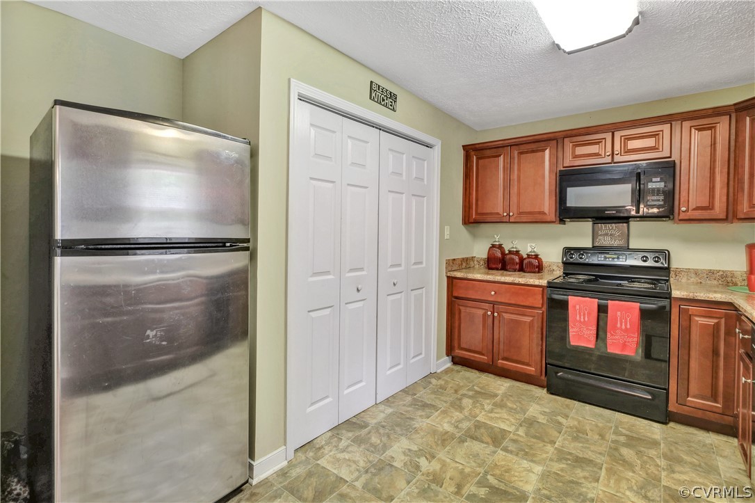2110 Meadow Road Sandston, VA 23150 - Photo 11 of 24 Gallery Image 11