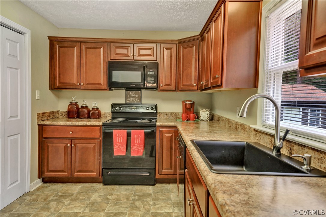 2110 Meadow Road Sandston, VA 23150 - Photo 10 of 24 Gallery Image 10