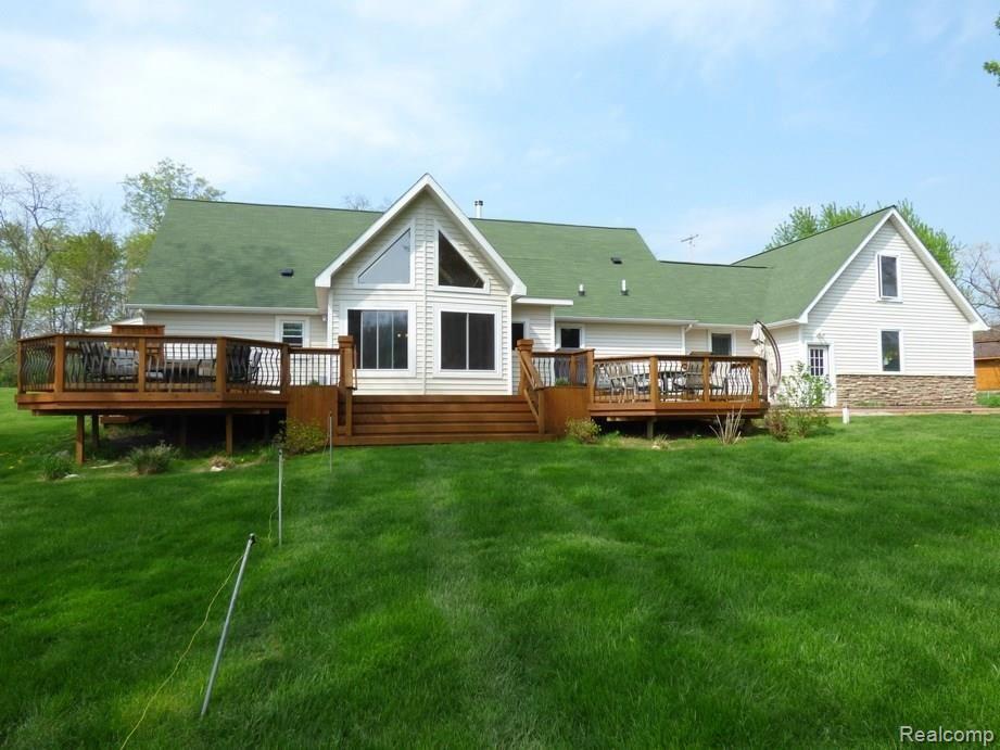 10126 Gordon Road Fenton, MI 48430 - Photo 34 of 37 P1050423.jpg