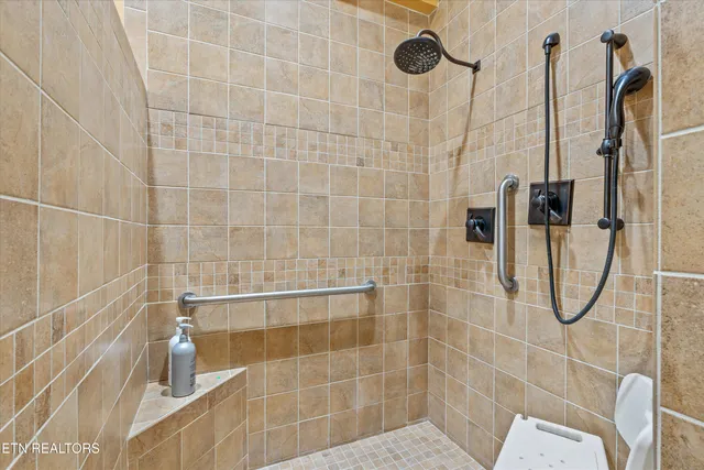 $1,550,000 | 489 Fox Lake Lane, La Follette, TN 37766