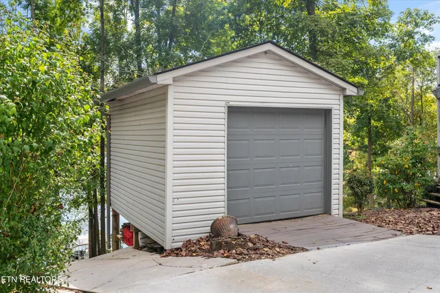 $1,550,000 | 489 Fox Lake Lane, La Follette, TN 37766