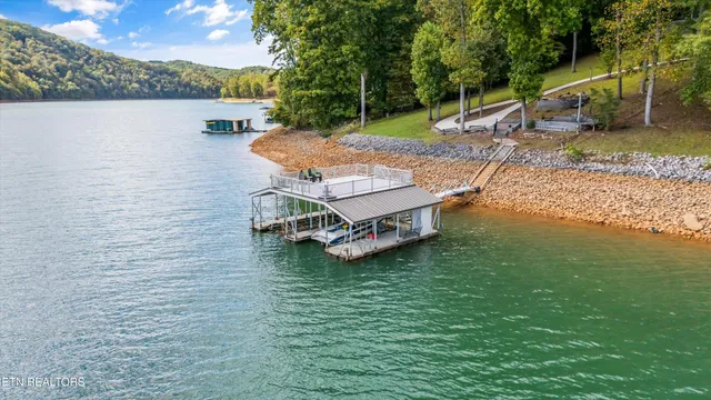 $1,550,000 | 489 Fox Lake Lane, La Follette, TN 37766