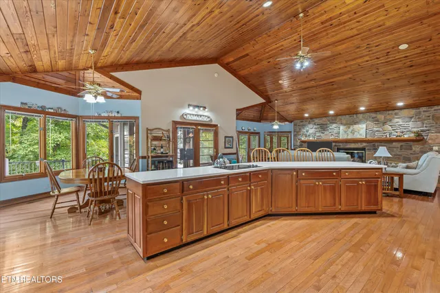 $1,550,000 | 489 Fox Lake Lane, La Follette, TN 37766