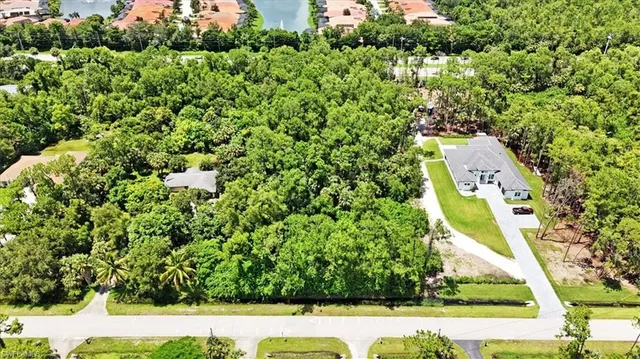 $949,500 | 5665 Napa Woods Way, Naples, FL 34116