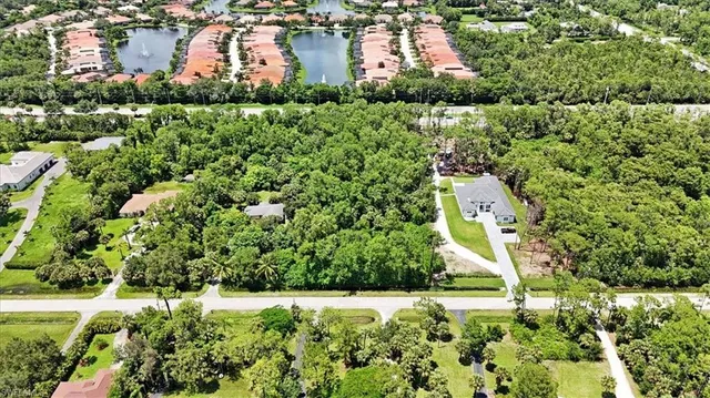 $949,500 | 5665 Napa Woods Way, Naples, FL 34116