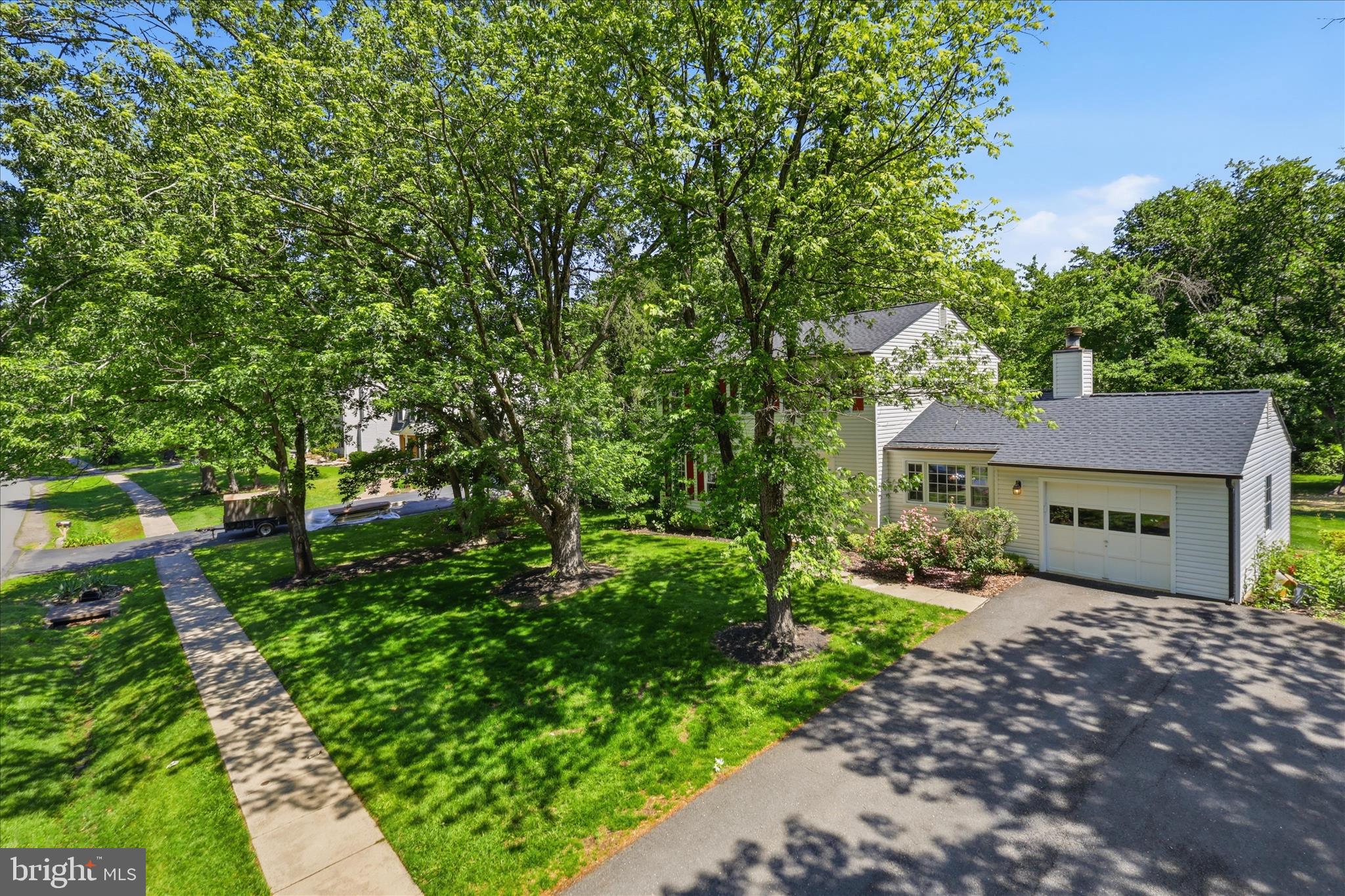 2412 Rosedown Drive Reston, VA 20191 - Photo 4 of 43