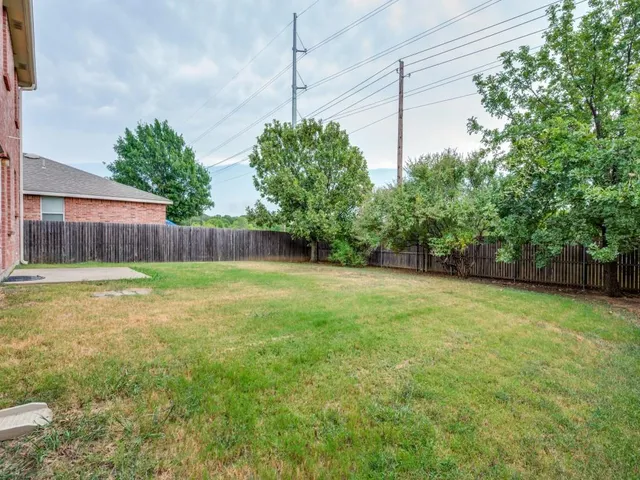 $327,500 | 5933 Thoroughbred Trail, Denton, TX 76210