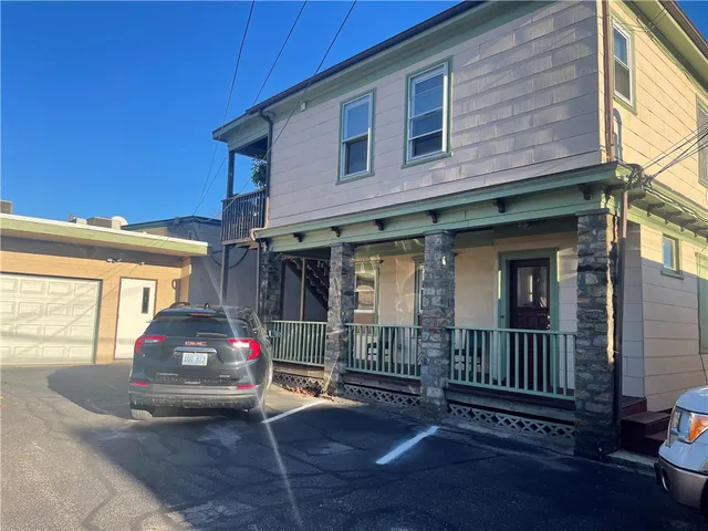 $1,800 | 585 Main Street, Unit 2A, East Greenwich, RI 02818